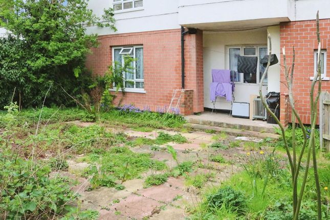 2, Darrell Close, Slough photo 2
