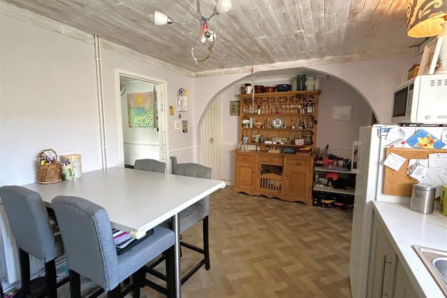 28, Ellesdon, Bridport photo 4