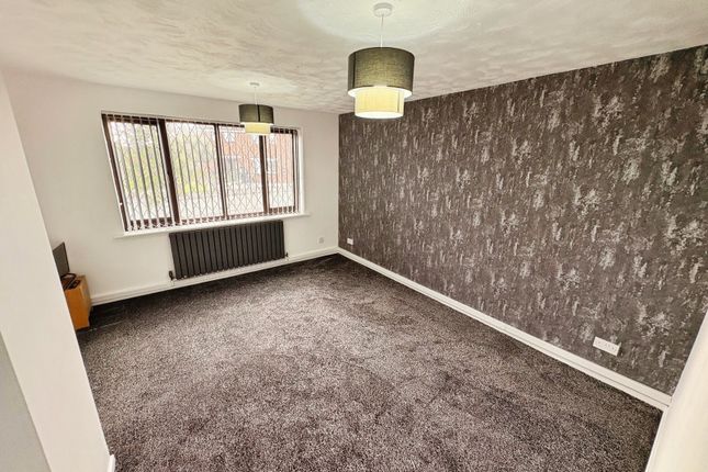 4, Sandalwood Close, Willenhall photo 3