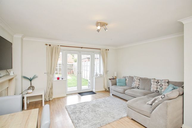 23, Stonechat Road, Rugby photo 3