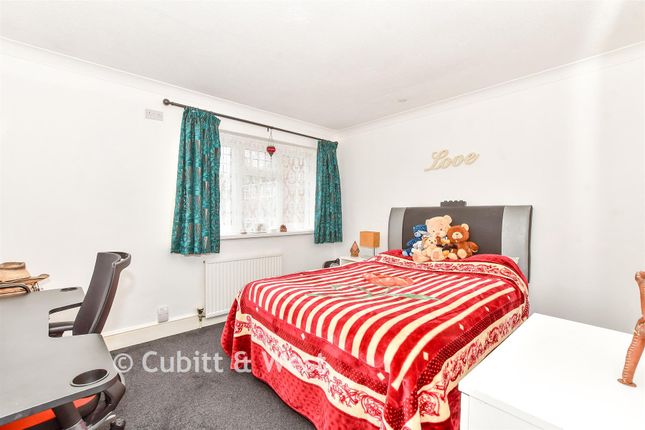 11, Oberon Close, Waterlooville photo 3