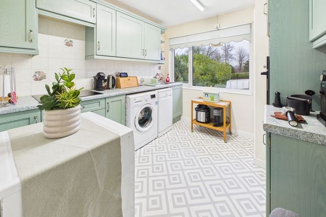 30, Furrows Place, Caterham photo 3