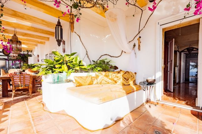 Villa for sale in La Asomada, Lanzarote, Spain