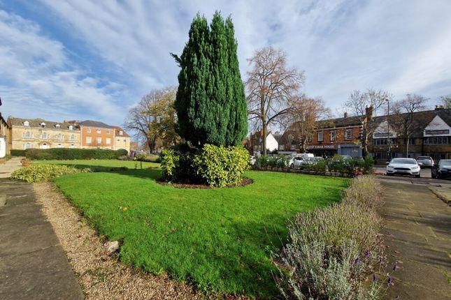 Flat to rent in Mercia House, South Bar Street, Banbury, Oxon