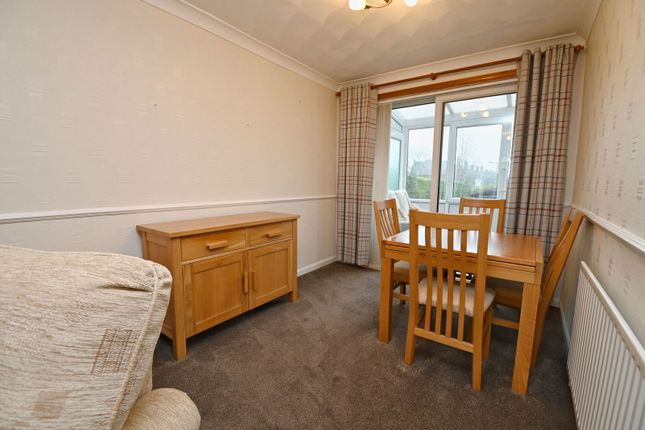 77, Hall Royd Walk, Barnsley photo 4