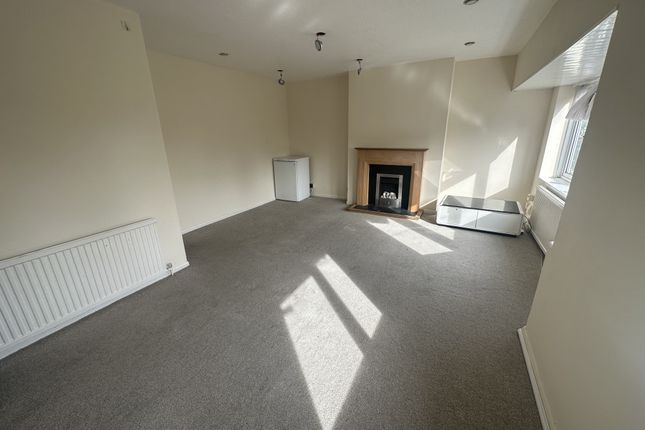 Maisonette to rent in Hillary Close, Luton, Bedfordshire