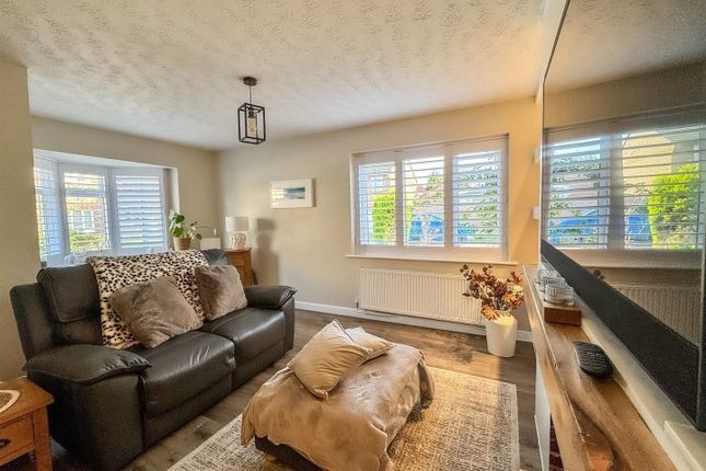4, Lombardy Close, Weston-Super-Mare photo 2