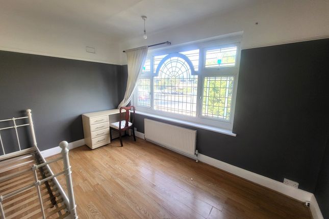 32a, Greystoke Park Terrace, Western Avenue photo 5