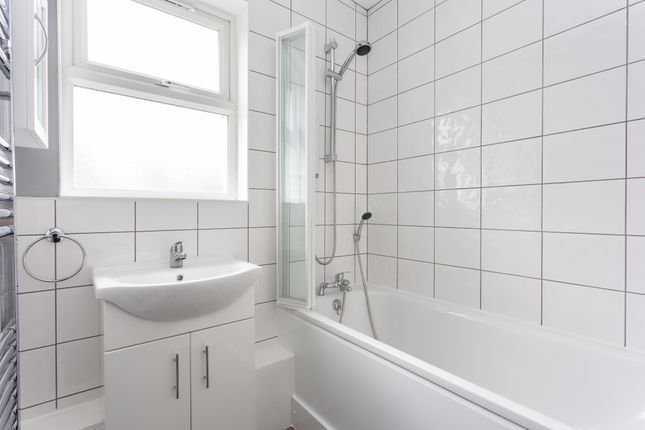 Top Floor Flat, 14, Mayflower Road, London photo 3