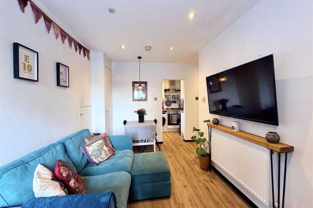 Flat 14, 14, Albany Road, London photo 4