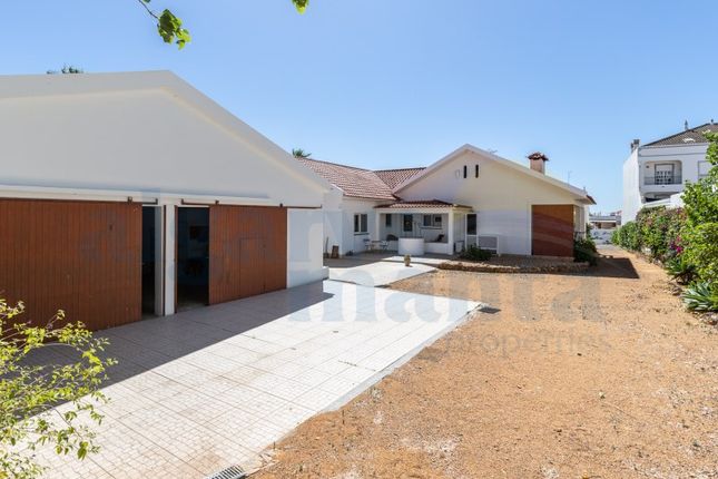 Detached house for sale in Vila Nova De Cacela, Vila Real De Santo António, Faro