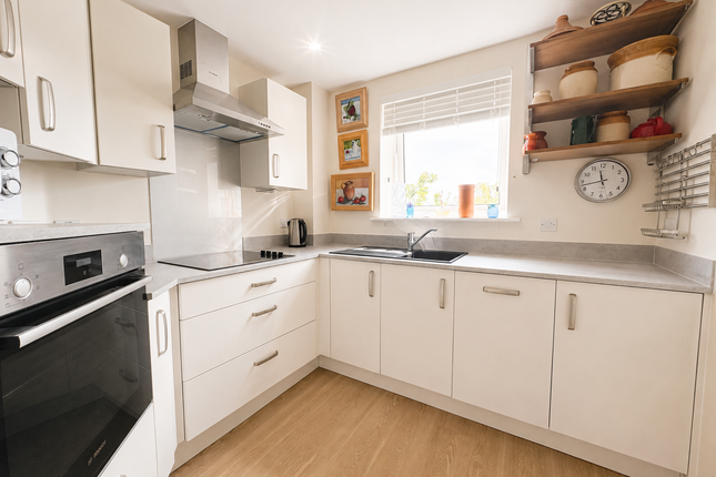 27 Pym Court, Bewick Avenue, Exeter photo 3