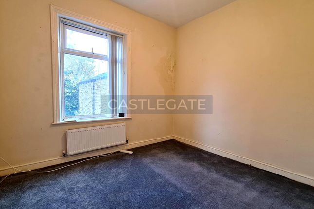 12 North Street, Huddersfield photo 4