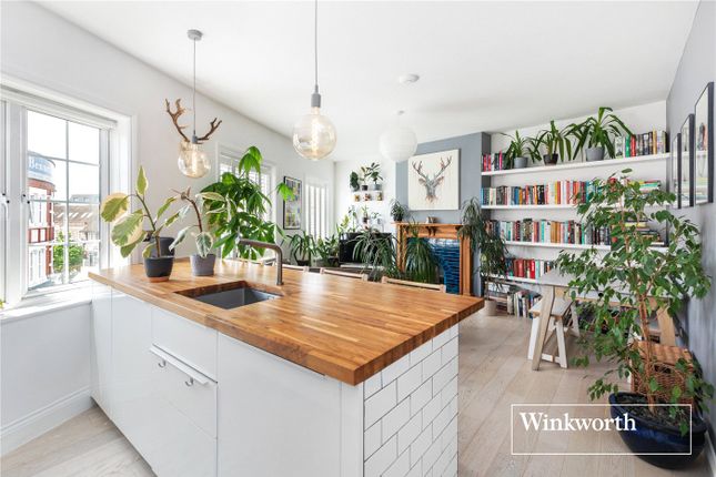 Thumbnail Flat for sale in Long Lane, Finchley, London