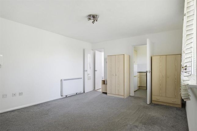 31,, Tempsford Close, Enfield photo 3