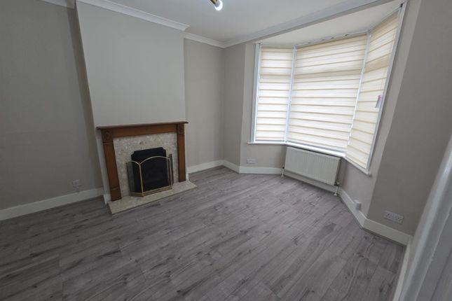 12, Sutherland Road, Enfield photo 3