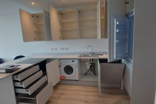 Apartment 10602, 4 Wharf End, Manchester photo 2
