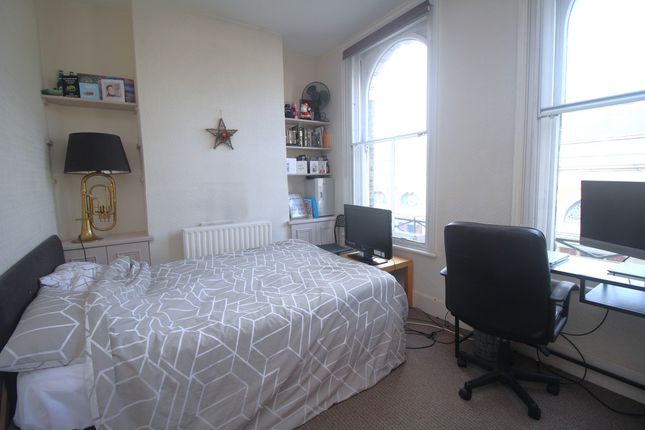 Room to rent in Long Lane, London