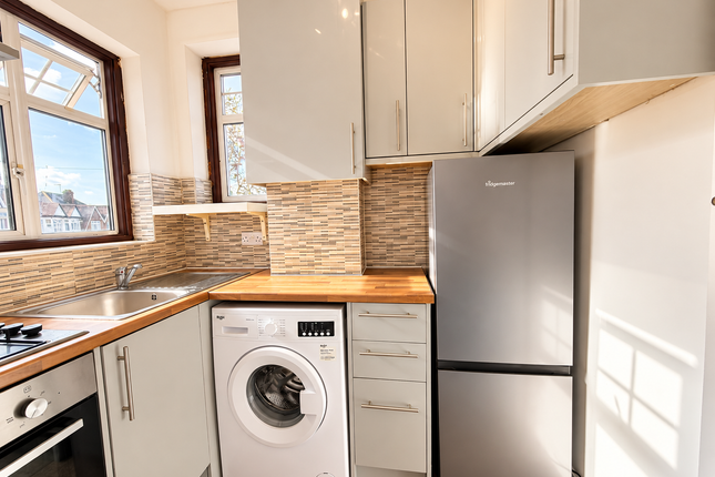 Cairnfield Avenue, London photo 4