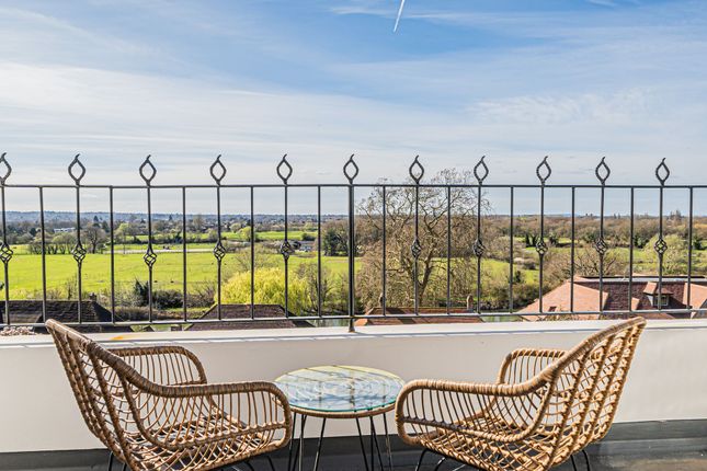 2a, The Gardens, Esher photo 2