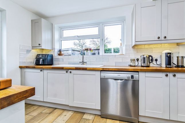 2, Oaklands, Godstone photo 2