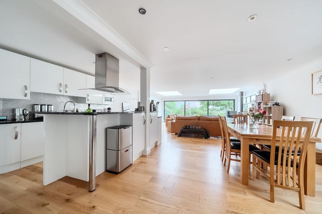 7B, The Avenue, Wraysbury photo 4
