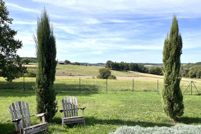 Farmhouse for sale in Montmoreau, Poitou-Charentes, 16190, France