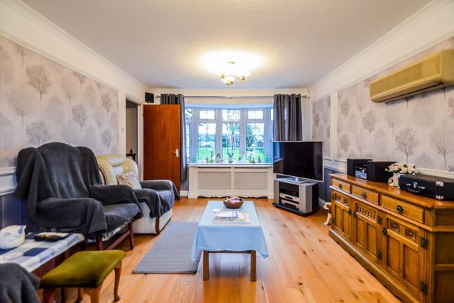 59, Aylesbeare, Southend-On-Sea photo 2