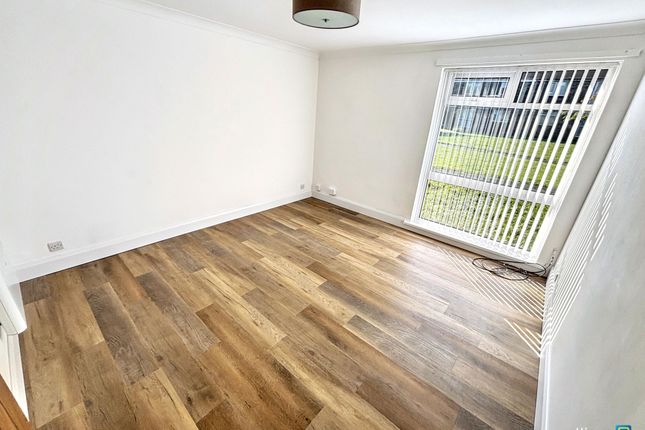 14, Otley Close, Cramlington photo 2