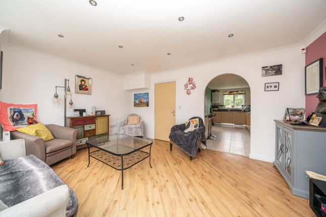 118 Rickmansworth Road, Watford photo 4