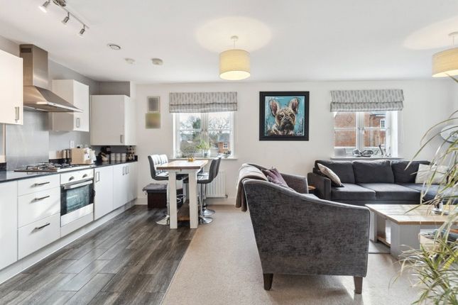 16 Coleman Court,, Portland Crescent, Buckinghamshire photo 2