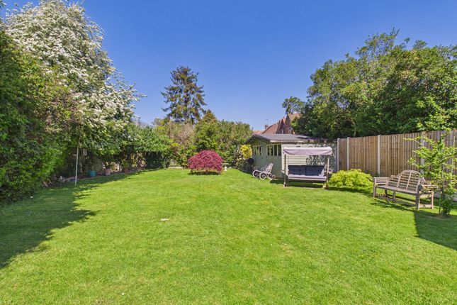 16 Rookery Close, Stanford-Le-Hope photo 4