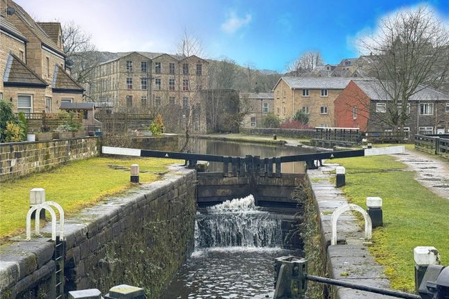 8, Mount Place, West Yorkshire photo 4