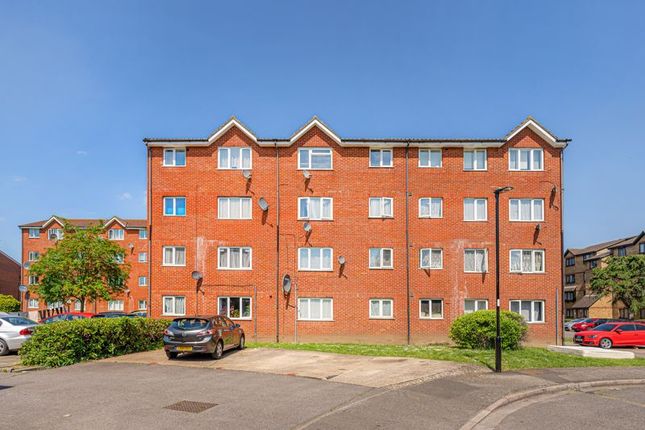 Thumbnail Flat for sale in Bunting Close, London