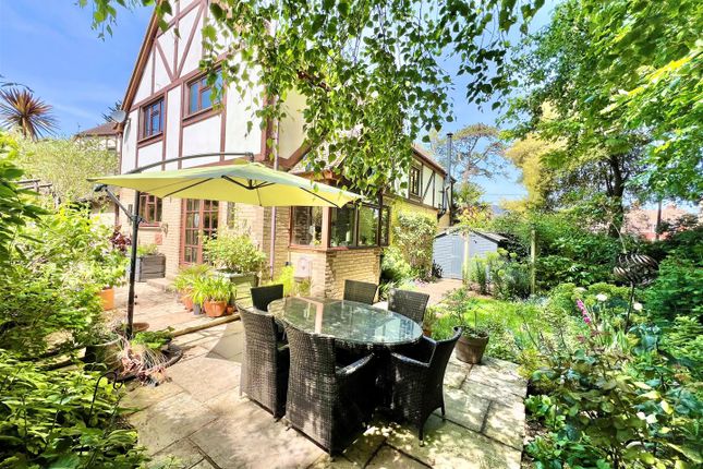 1 Woodlands, Cliff Road, Totland Bay photo 2