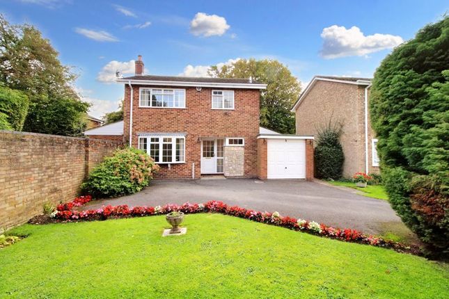 Thumbnail Detached house for sale in Redwood Close, Hazlemere, High Wycombe