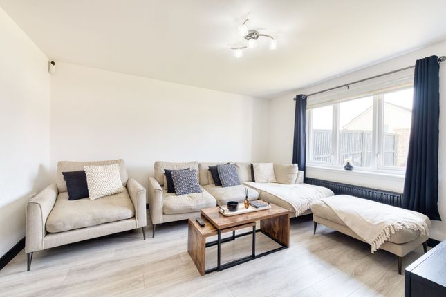 20 East Cults Court, Whitburn photo 3
