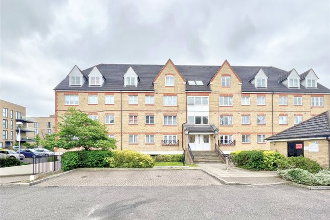 2 bed flat to rent in Station Road, Borehamwood, Hertfordshire WD6