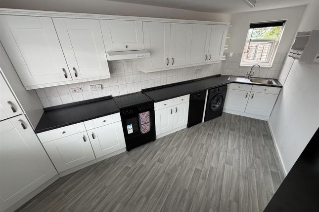 18, Newteswell Drive, Waltham Abbey photo 5