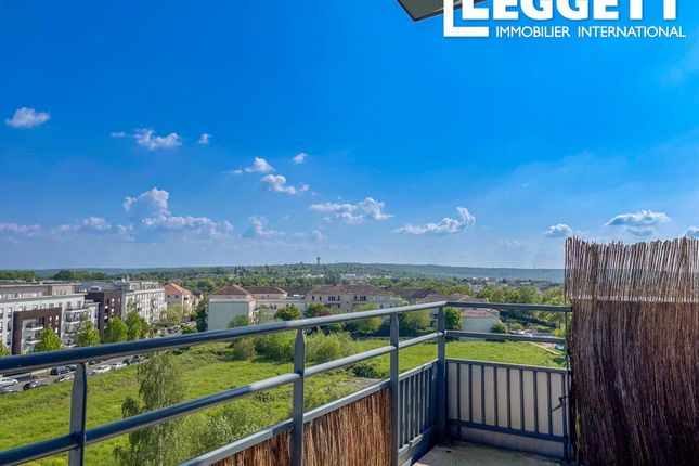 Apartment for sale in Cergy, Val-D'oise, Île-De-France