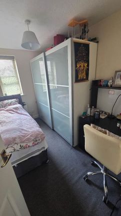 Lovegrove Drive, Slough photo 4