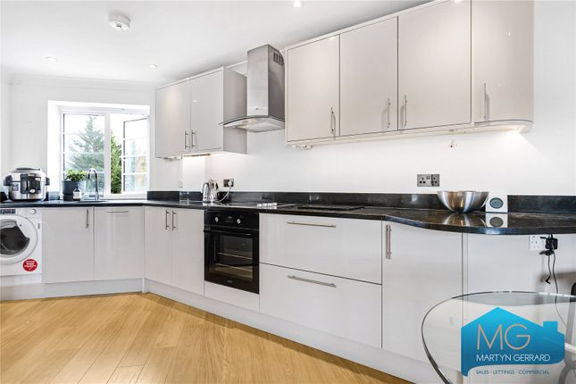 Flat for sale in Victoria Road, Barnet