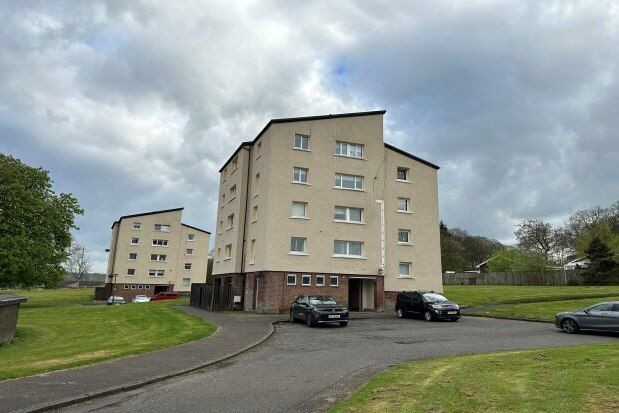 Thumbnail Maisonette to rent in Castle Way, Cumbernauld