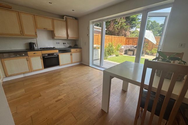 2, Kennedy Close, St Albans photo 2