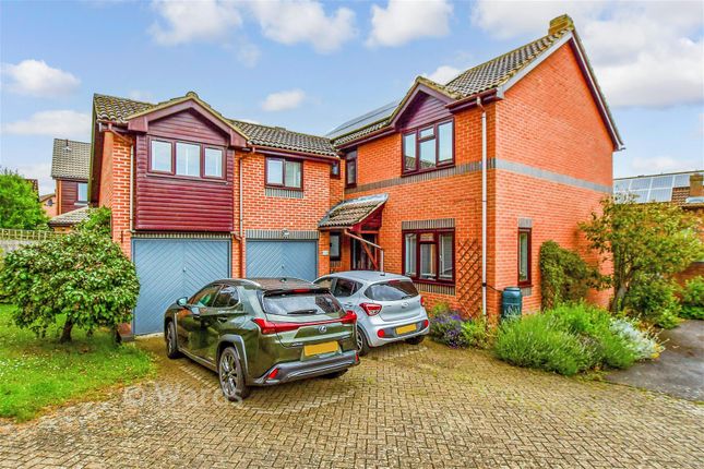 20, Siskin Gardens, Tonbridge photo 2