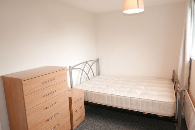 Thumbnail Room to rent in Upton Close, Henley-On-Thames