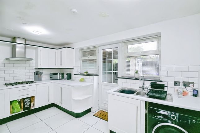 44, Pardoe Crescent, Barry photo 3