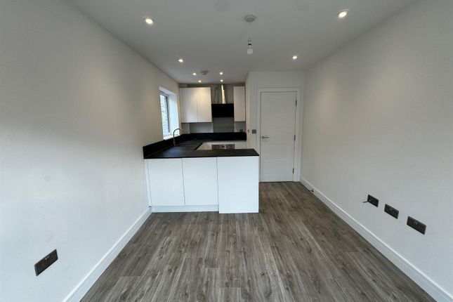 Flat 2, Imperial Court, 22 Bannings Vale, Brighton photo 3