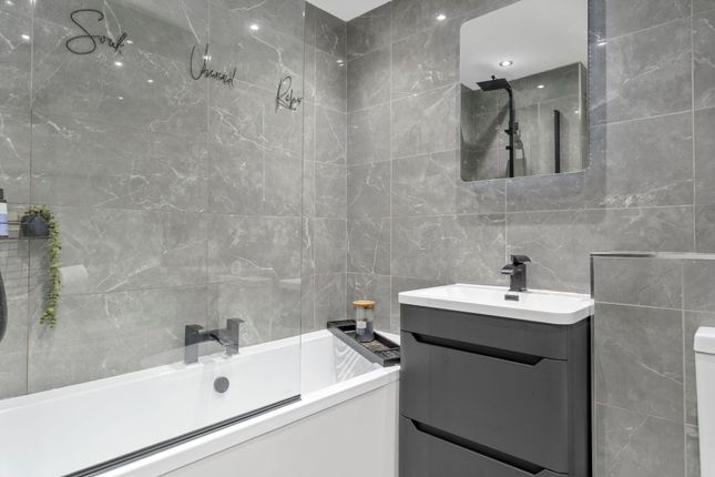 28 Belvedere Road, Wigan photo 4