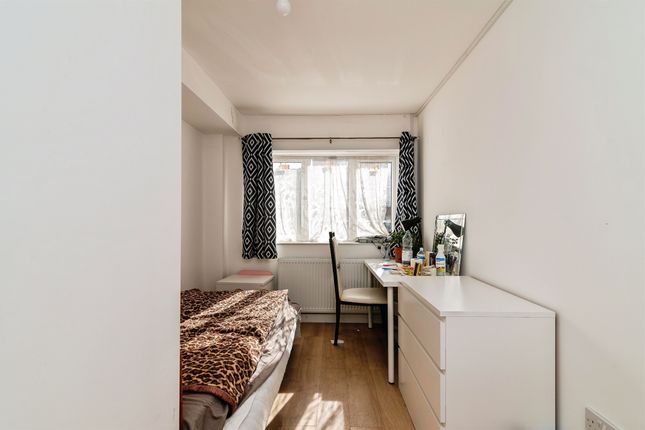 4, Clinton Court, Nottingham photo 2